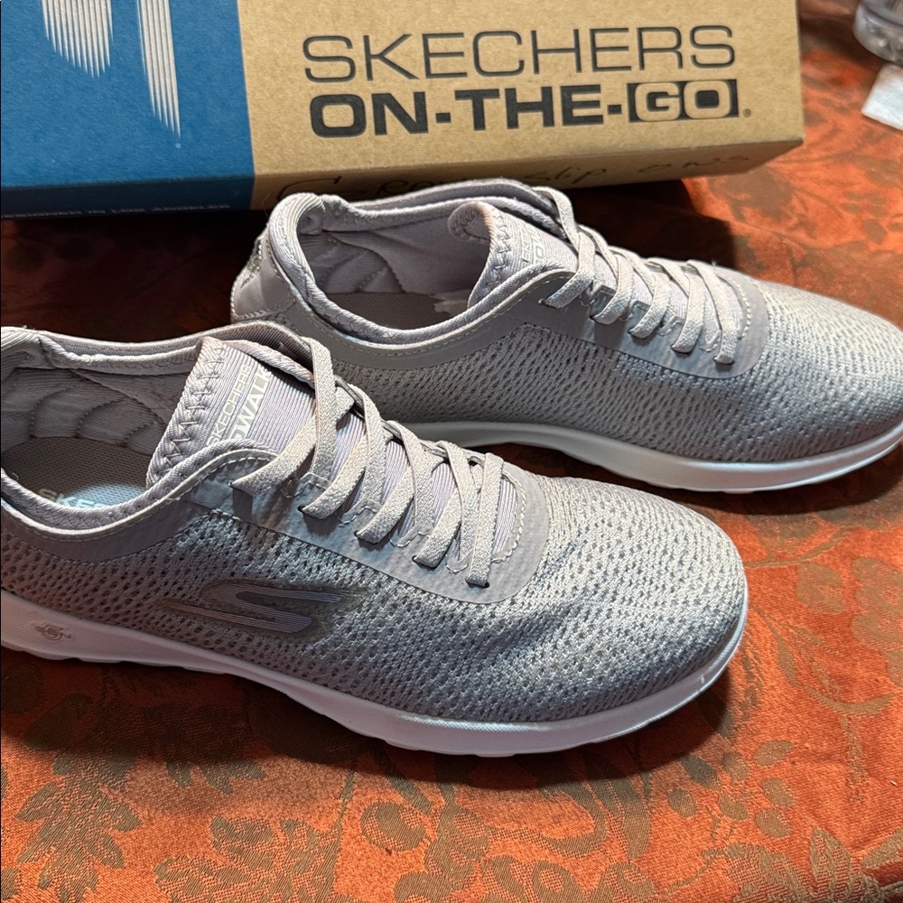 Skechers Ladies NWOT Light Gray Sneakers Size 6.5 - Picture 3 of 10